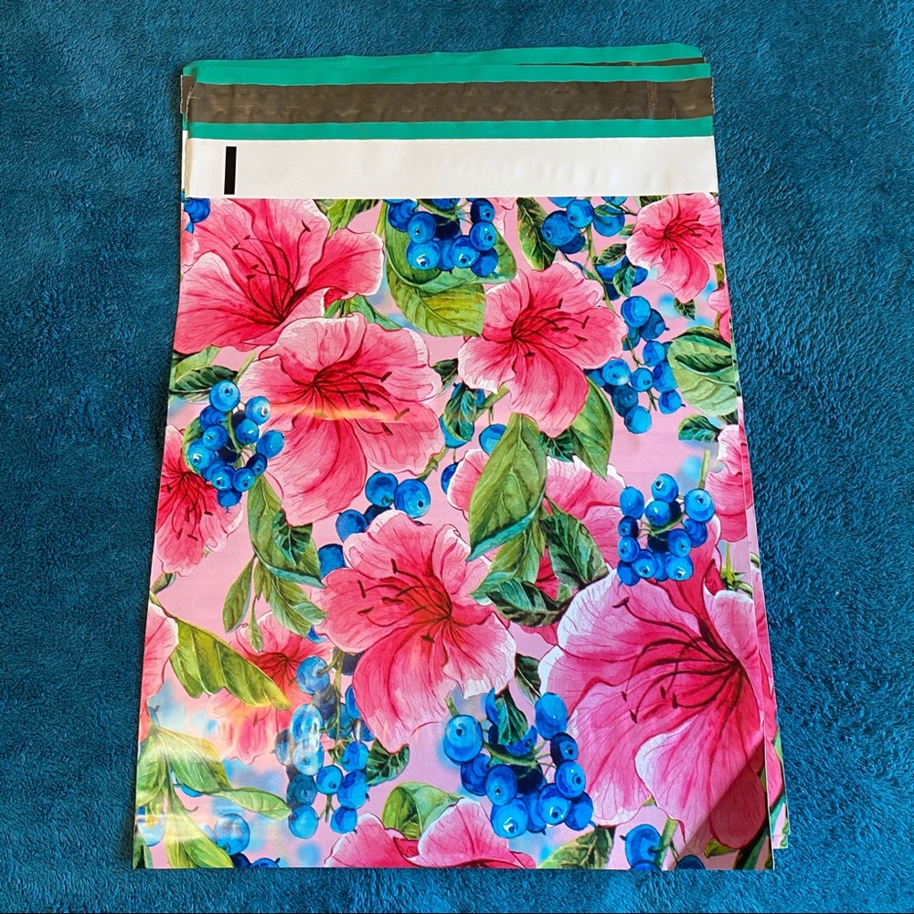 25 10X13 Berry Hibiscus Poly Mailers , Shipping Envelopes PRICE IS FIRM - Picture 6 of 6
